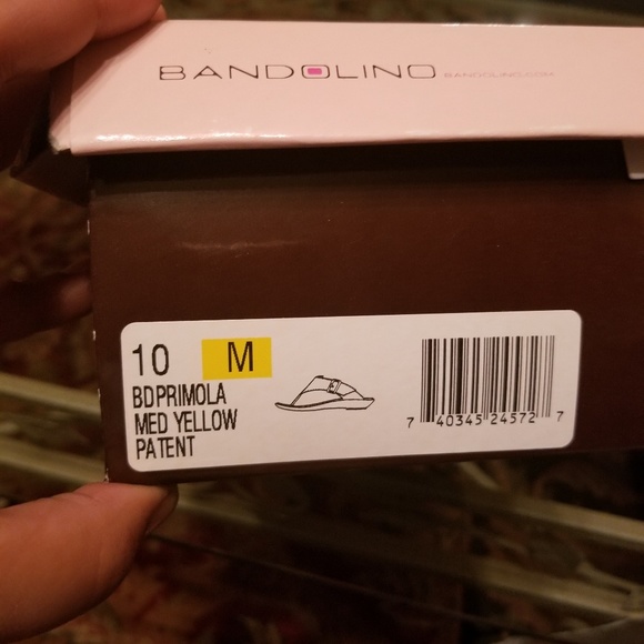 Bandolino yellow patent leather sandals - Picture 4 of 4